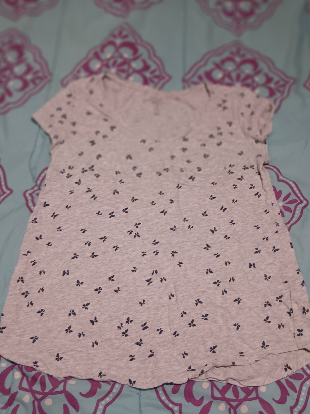 GAP 🍑 Light Pink Short Sleeve Tee with Navy Floral Motif